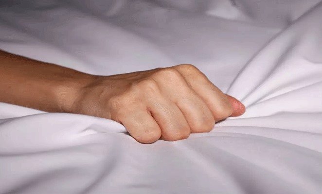 వెరైటీ సెక్స్.. భార్య మృతి